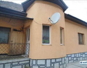 Maison 4 chambres à vendre dans Floresti