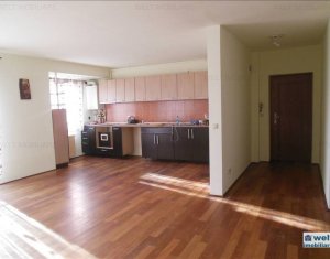 Appartement 5 chambres à vendre dans Floresti