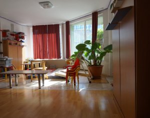 Üzlethelyiség eladó on Floresti