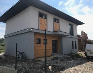 Maison 4 chambres à vendre dans Cluj-napoca, zone Apahida