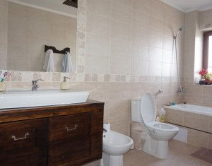 Maison 4 chambres à louer dans Floresti