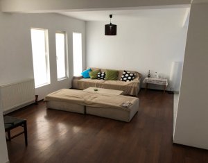 Maison 4 chambres à vendre dans Floresti