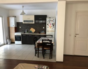Maison 4 chambres à vendre dans Floresti