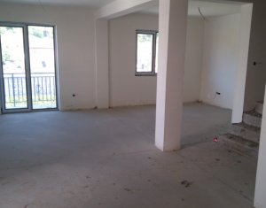 Maison 4 chambres à vendre dans Floresti