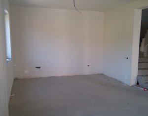 Maison 4 chambres à vendre dans Floresti