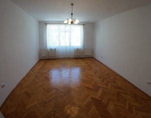 Appartement 4 chambres à vendre dans Cluj-napoca, zone Centru