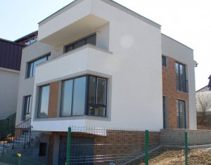 Maison 5 chambres à vendre dans Floresti