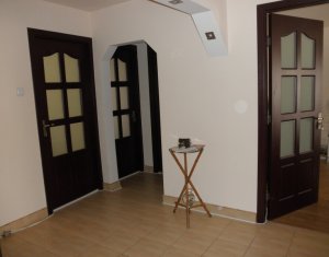 Lakás 3 szobák eladó on Floresti