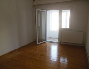 Lakás 3 szobák eladó on Floresti