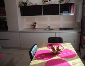 Lakás 3 szobák eladó on Floresti