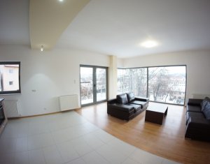 Appartement 3 chambres à louer dans Cluj-napoca, zone Centru