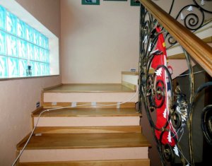 Ház 4 szobák eladó on Floresti