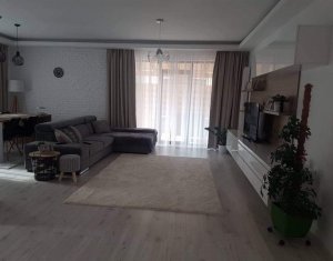 Maison 4 chambres à vendre dans Floresti