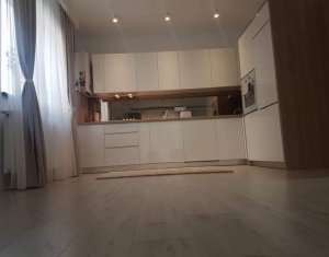 Maison 4 chambres à vendre dans Floresti