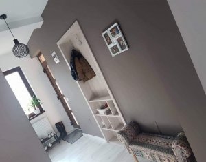 Maison 4 chambres à vendre dans Floresti