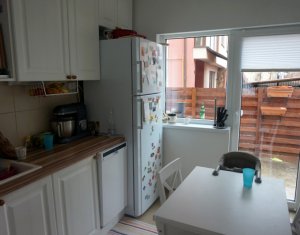 Maison 4 chambres à vendre dans Floresti