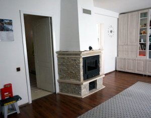 Maison 4 chambres à vendre dans Floresti
