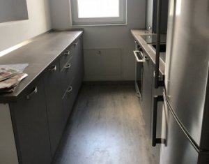 Lakás 3 szobák eladó on Floresti