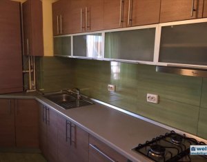 Appartement 3 chambres à louer dans Cluj-napoca, zone Centru