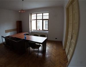Lakás 4 szobák kiadó on Cluj-napoca, Zóna Centru