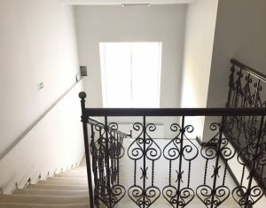 Bureau à louer, 350m2 dans Cluj-napoca, zone Centru