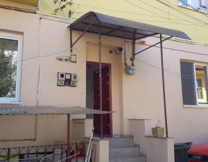 Birou 2 incaperi 45mp la curte, zona Politia Judeteana, str Traian