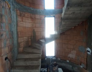 Casă cu arhitectură unică, 257 mp utili, 725 mp teren, Tineretului