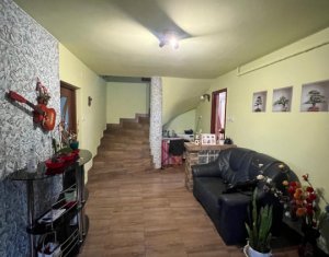 Casa, singur in curte, cartier Bulgaria, zona strazii Plevnei
