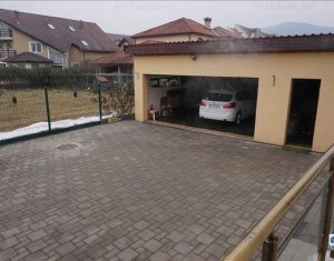Maison 6 chambres à louer dans Floresti
