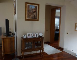 Maison 6 chambres à louer dans Floresti