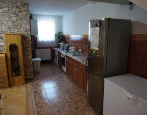 Maison 5 chambres à vendre dans Floresti