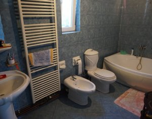 Maison 5 chambres à vendre dans Floresti