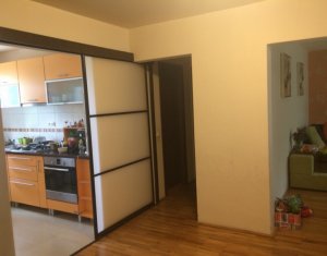 Appartement 4 chambres à vendre dans Cluj-napoca, zone Manastur