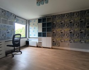 Maison 4 chambres à vendre dans Floresti