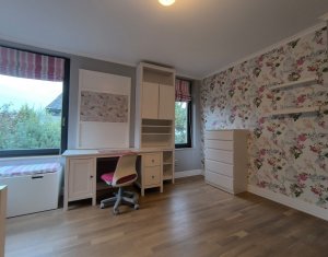 Maison 4 chambres à vendre dans Floresti