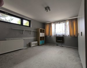 Maison 4 chambres à vendre dans Floresti