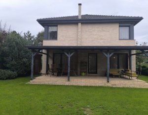 Maison 4 chambres à vendre dans Floresti