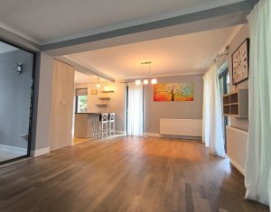 Maison 4 chambres à vendre dans Floresti