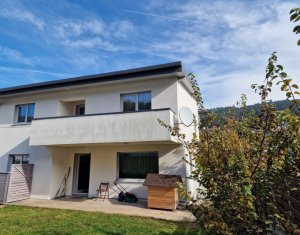 Maison 4 chambres à louer dans Floresti