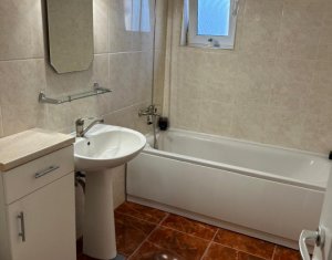 Maison 4 chambres à vendre dans Floresti