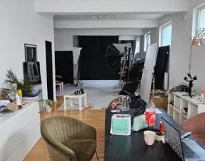 Bureau à louer, 250m2 dans Cluj-napoca, zone Centru