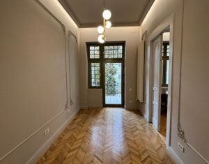 Appartement 4 chambres à vendre dans Cluj-napoca, zone Centru