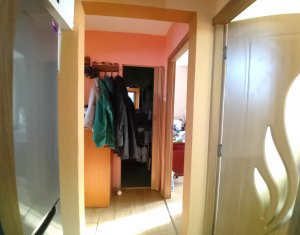 Apartament 3 camere, cartier Intre Lacuri, 2 balcoane, etaj intermediar, parcare