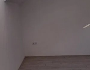 Lakás 4 szobák eladó on Floresti