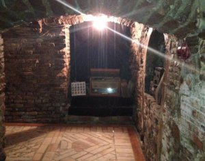 Spatiu comercial aflat la subsol, pretabil bar, restaurant, zona Piata Unirii !