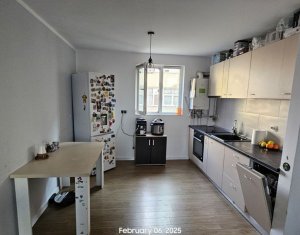 Lakás 3 szobák eladó on Floresti