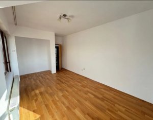 Lakás 3 szobák eladó on Floresti