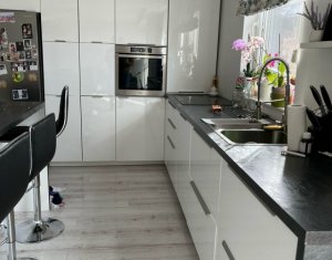 Lakás 3 szobák eladó on Floresti