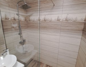 Lakás 3 szobák eladó on Floresti