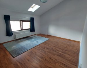 Lakás 3 szobák eladó on Floresti